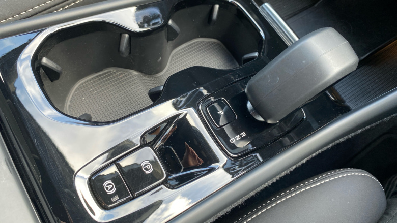 Volvo XC40 2.0 B3P Plus Dark 5dr Auto Petrol Estate